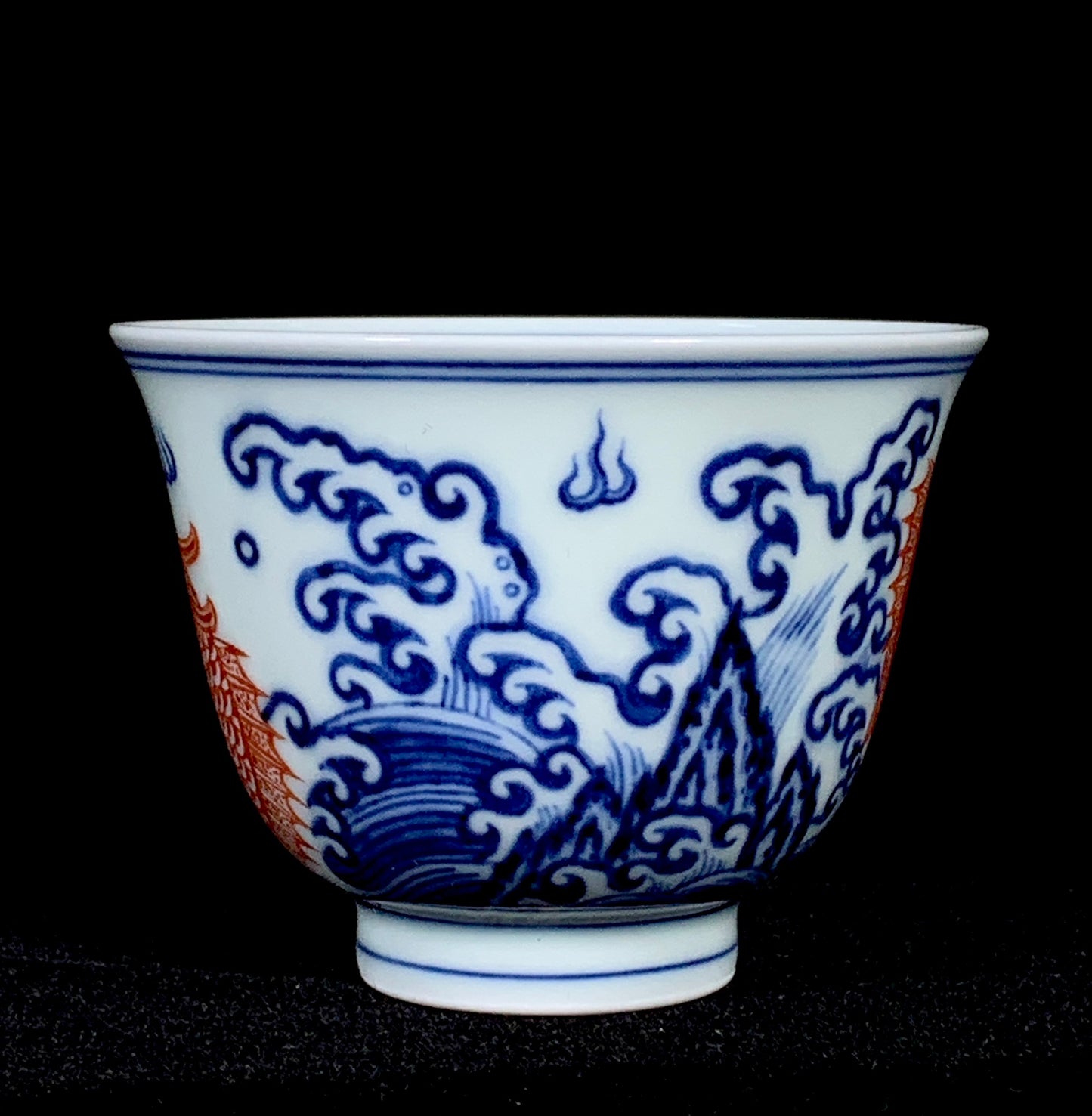 A0607 Chinese Iron Red Glaze+Blue And White Porcelain Dragon Fish Design Wine Cup