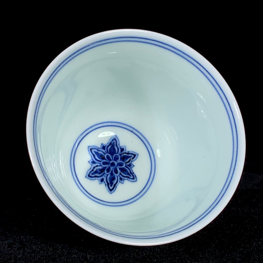 A0607 Chinese Iron Red Glaze+Blue And White Porcelain Dragon Fish Design Wine Cup