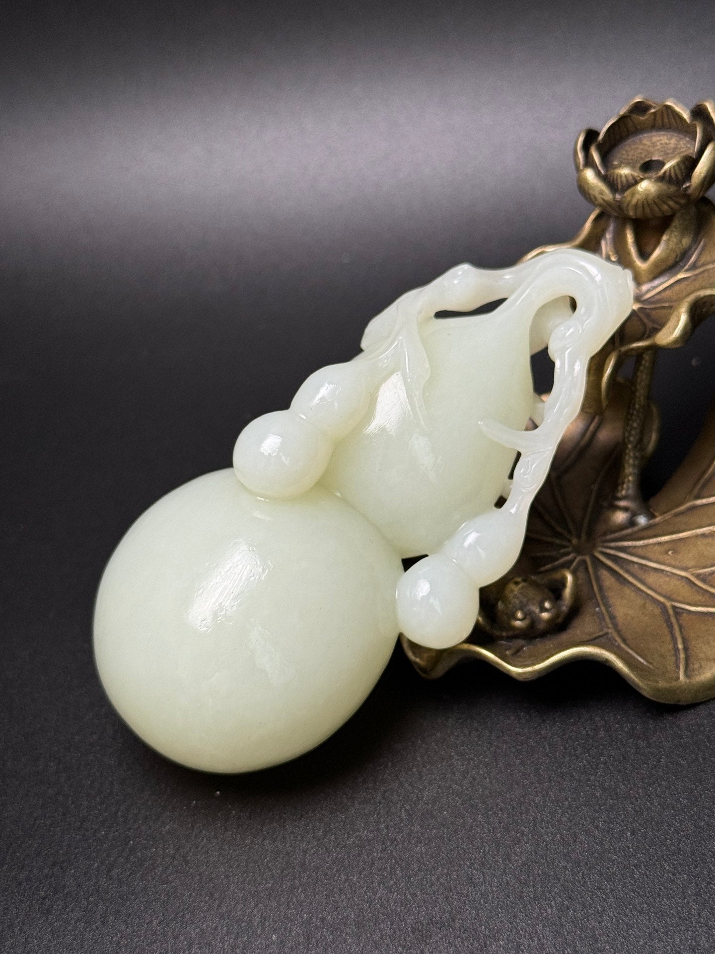 A0610 Superb Chinese White Hetian Jade Carved Gourd Pednant/Statue