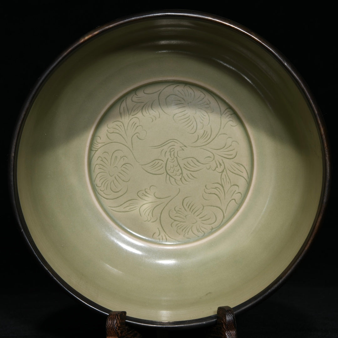 A0619 Vintage Chinese Yue Kiln Flower Design Porcelain Bowl