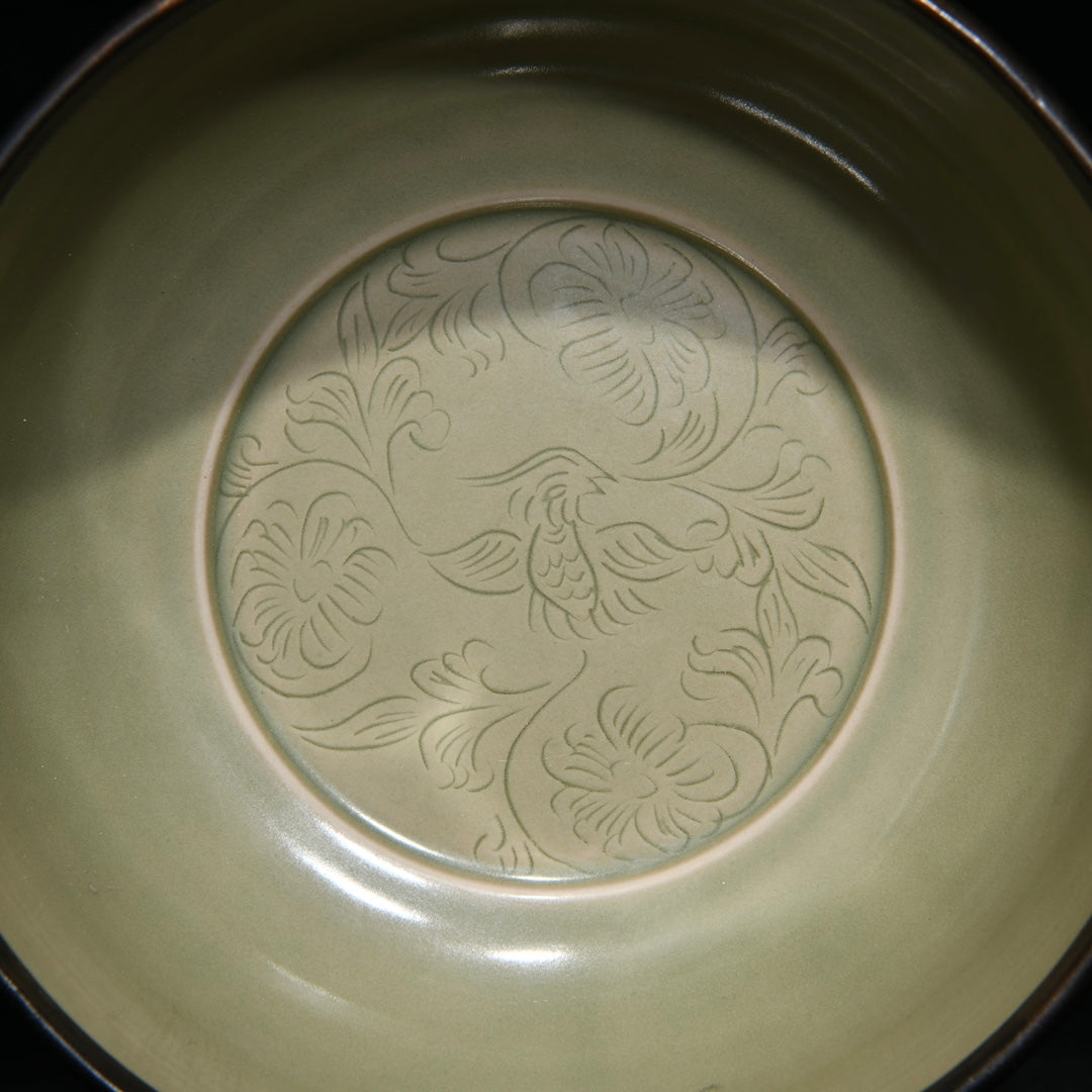 A0619 Vintage Chinese Yue Kiln Flower Design Porcelain Bowl