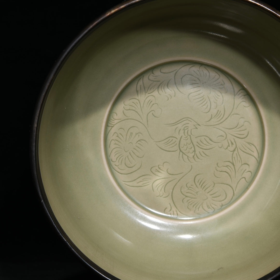 A0619 Vintage Chinese Yue Kiln Flower Design Porcelain Bowl