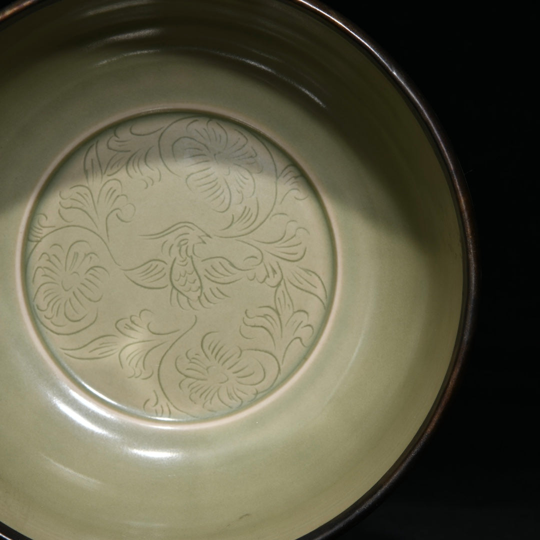 A0619 Vintage Chinese Yue Kiln Flower Design Porcelain Bowl
