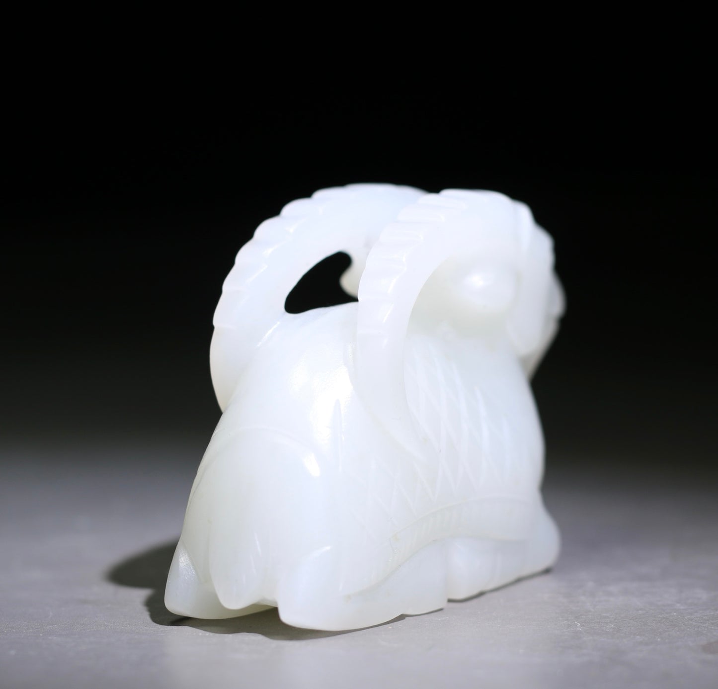 A0625 Superb Chinese White Hetian Jade Carved Fortune Sheep Statue/Pendant
