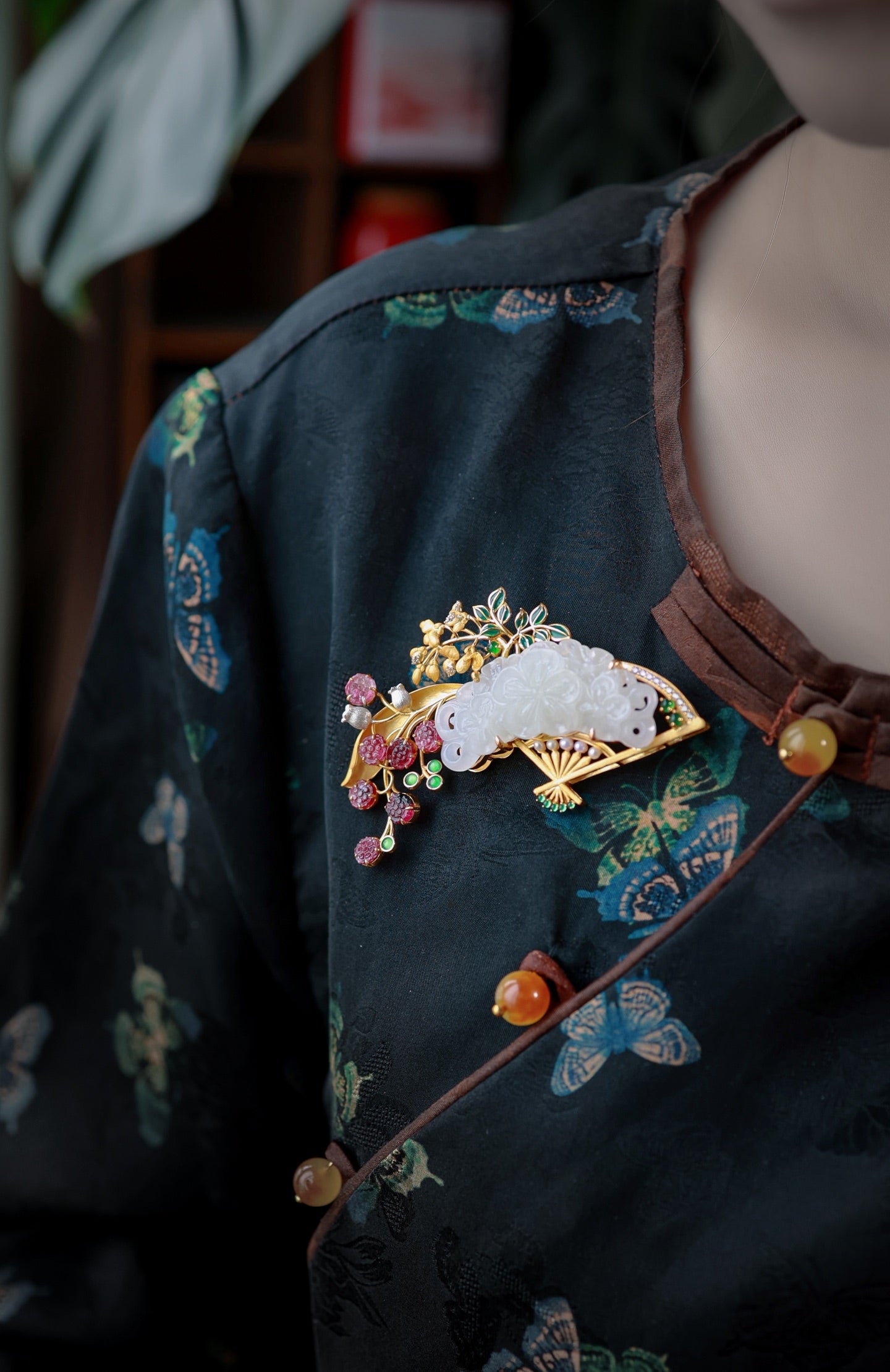 A0626 Exquisite Silver Plated Gilt Gold Inlay White Hetian Jade & Tourmaline & Jadeite Fan Shape Brooch/Pendant