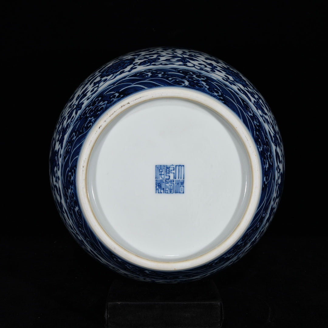 A0627 Chinese Blue And White Porcelain Flowers Design Vase