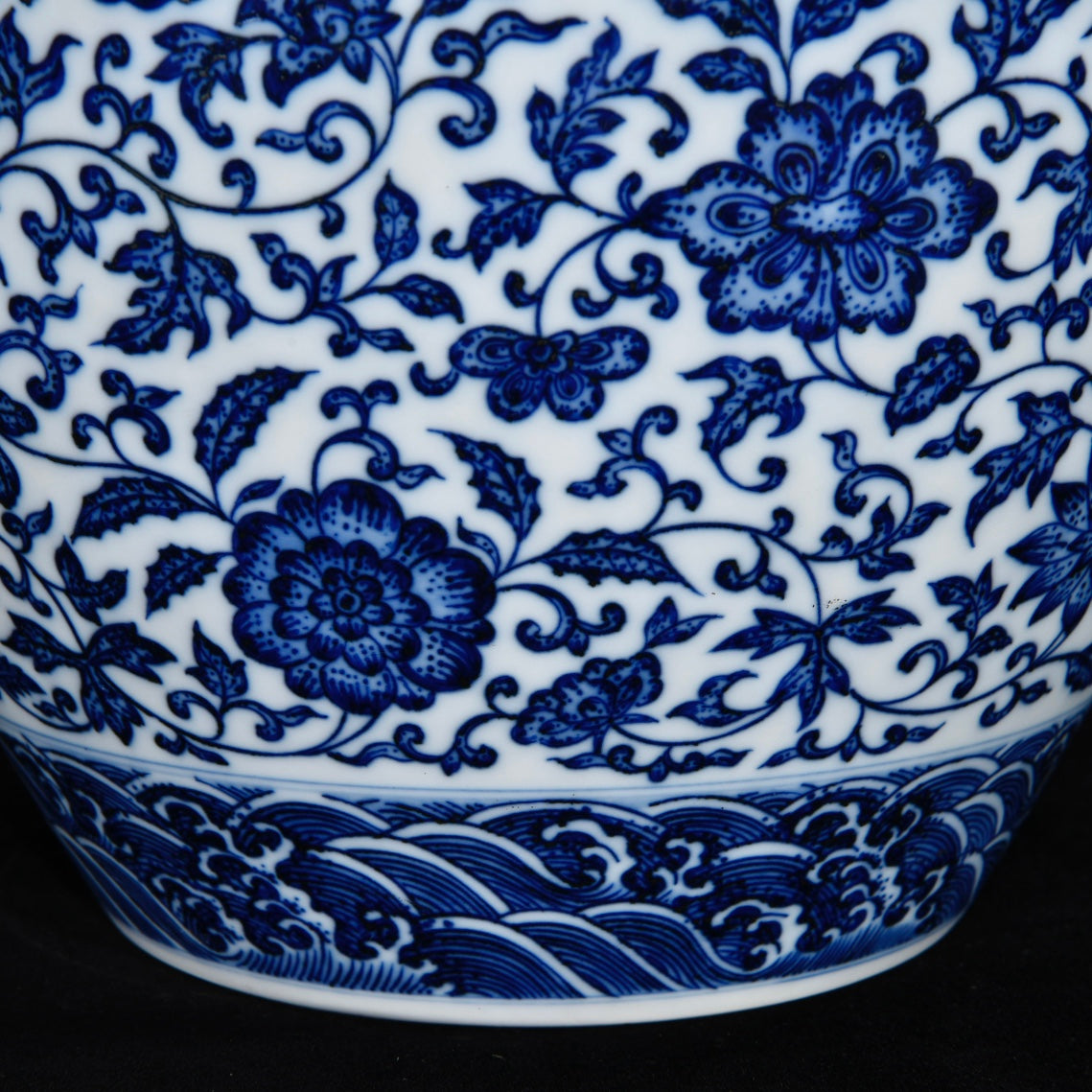 A0627 Chinese Blue And White Porcelain Flowers Design Vase