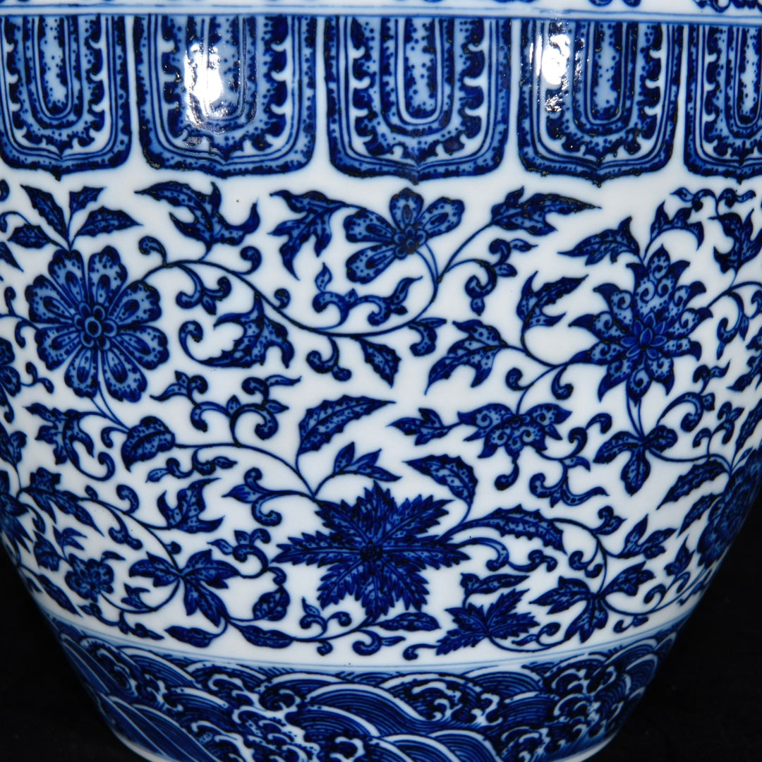 A0627 Chinese Blue And White Porcelain Flowers Design Vase