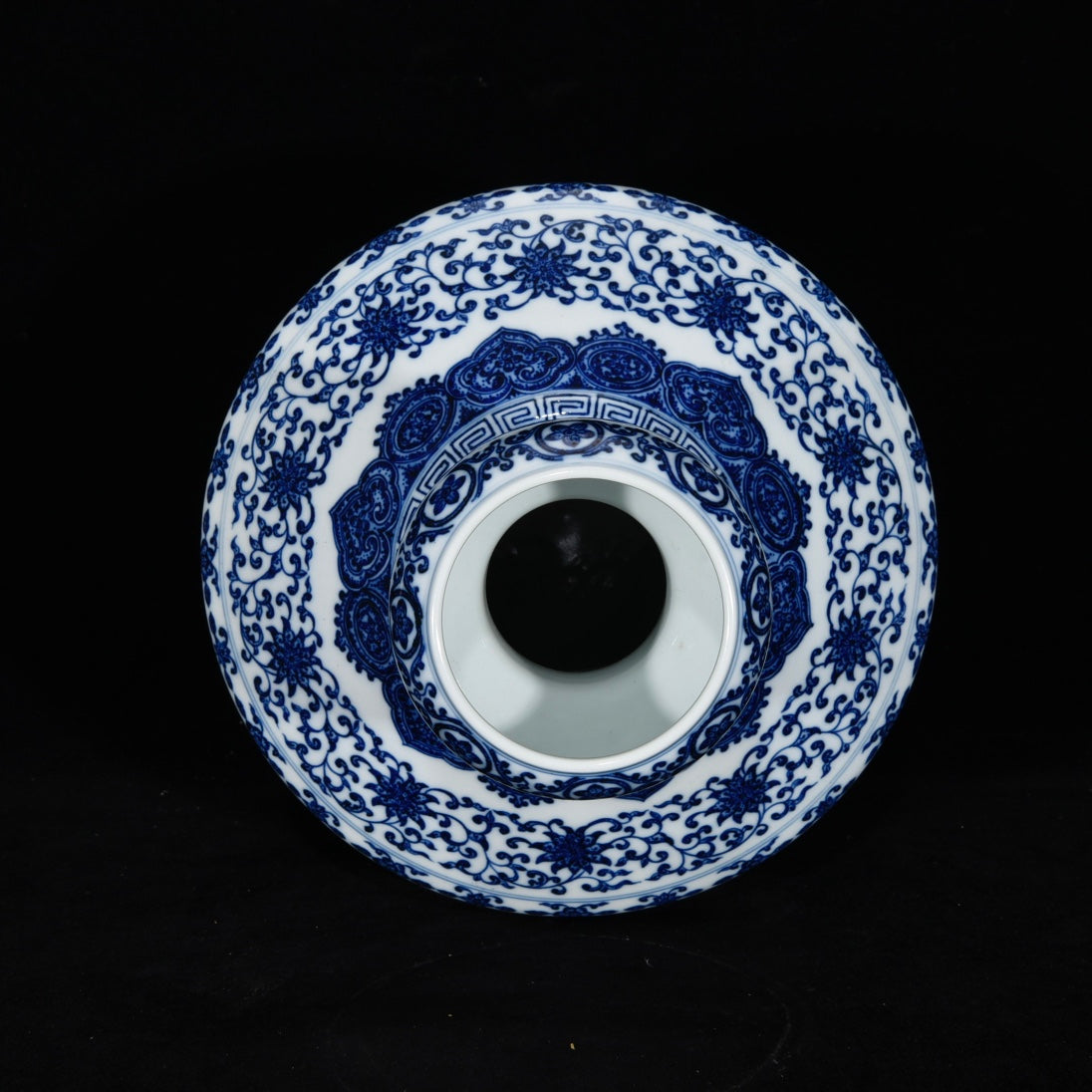 A0627 Chinese Blue And White Porcelain Flowers Design Vase