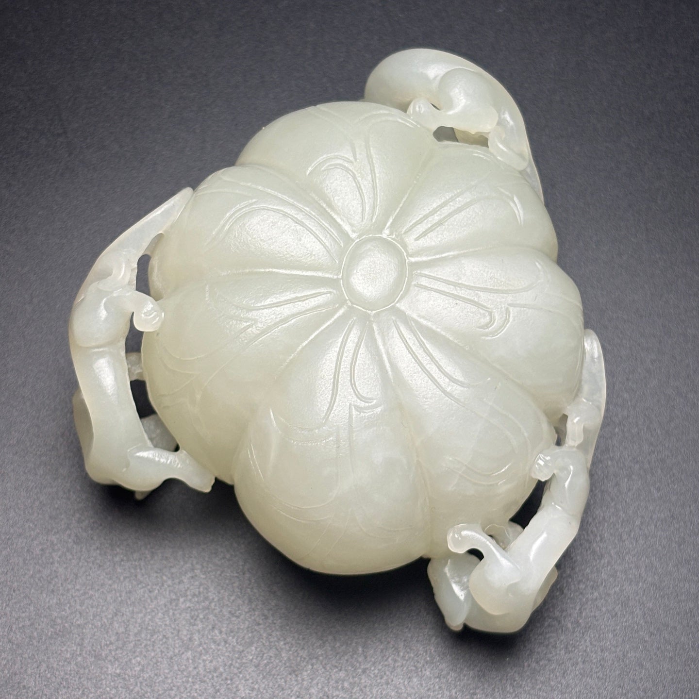 A0649 Superb Chinese White Hetian Jade Carved High Relief Chi Dragon Brush Washer