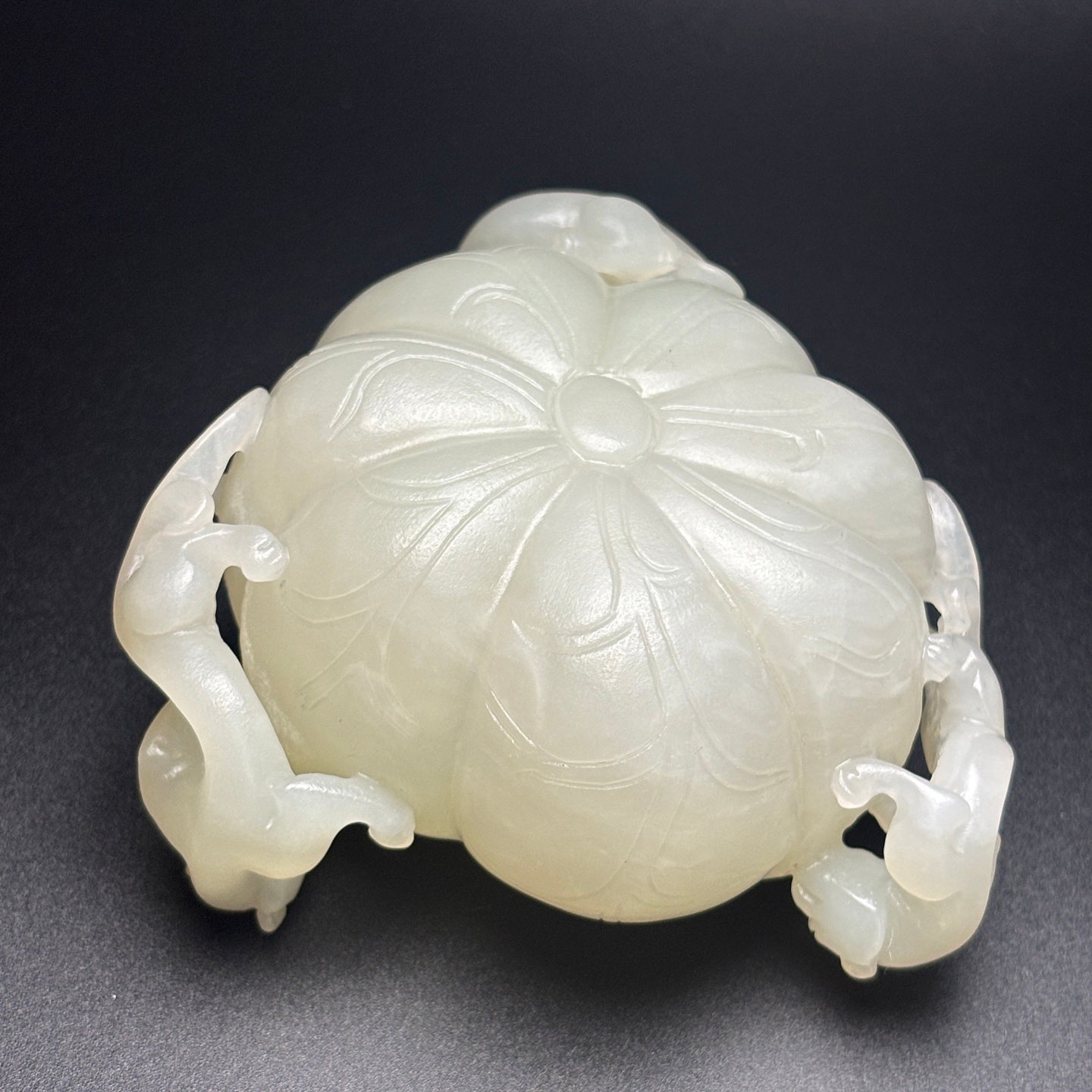 A0649 Superb Chinese White Hetian Jade Carved High Relief Chi Dragon Brush Washer