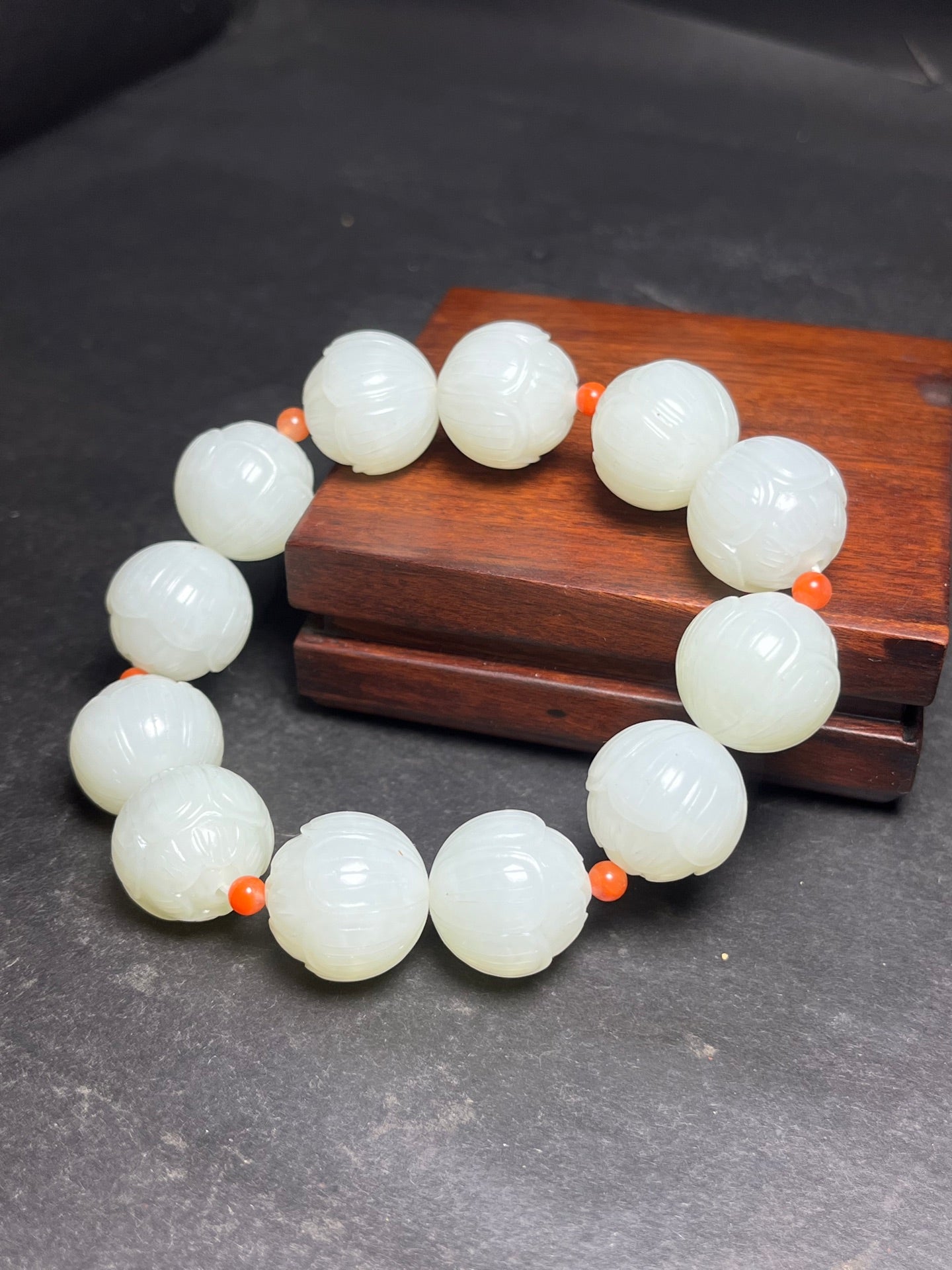 A0653 18mm Superb Chinese White Hetian Jade Carved Lotus Flower Beads Bracelet