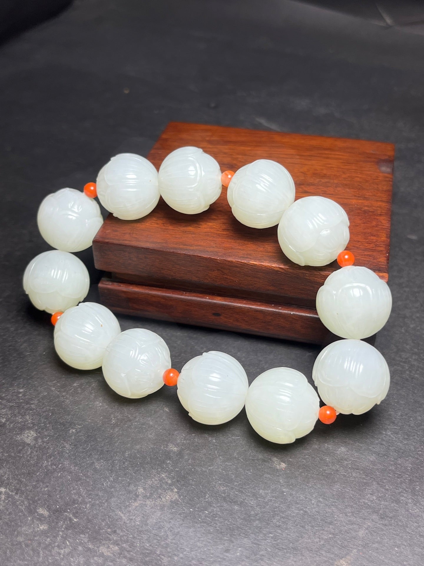 A0653 18mm Superb Chinese White Hetian Jade Carved Lotus Flower Beads Bracelet