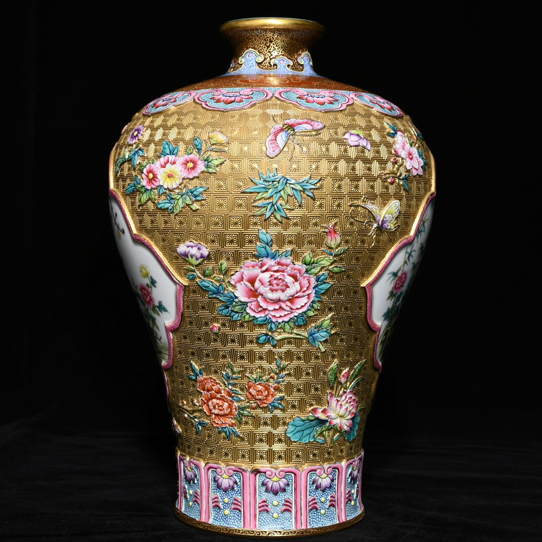 A0665 Chinese Gilt Gold Famille Rose Flowers & Peacock Design Porcelain Vase
