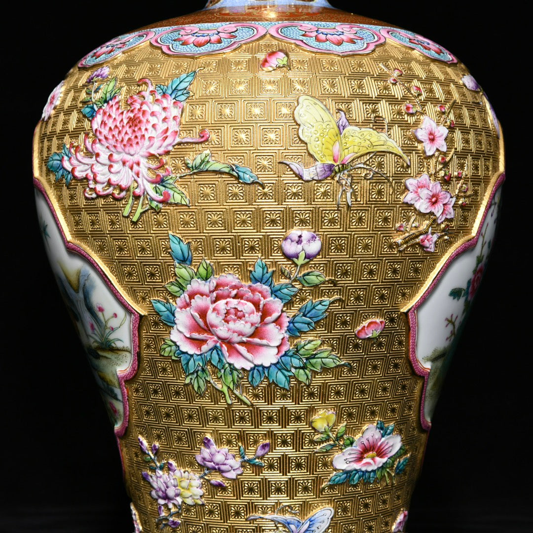 A0665 Chinese Gilt Gold Famille Rose Flowers & Peacock Design Porcelain Vase