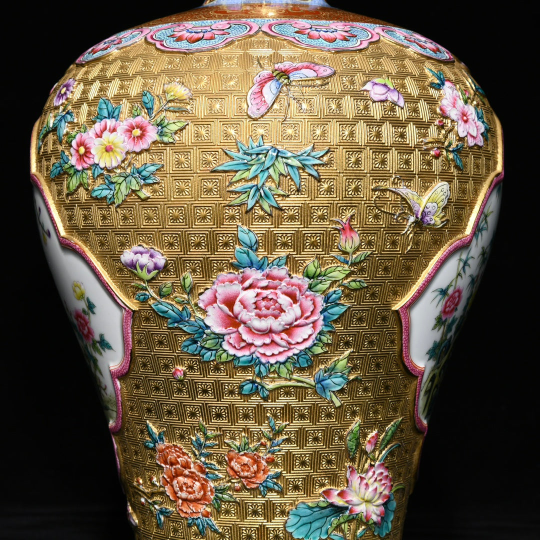 A0665 Chinese Gilt Gold Famille Rose Flowers & Peacock Design Porcelain Vase
