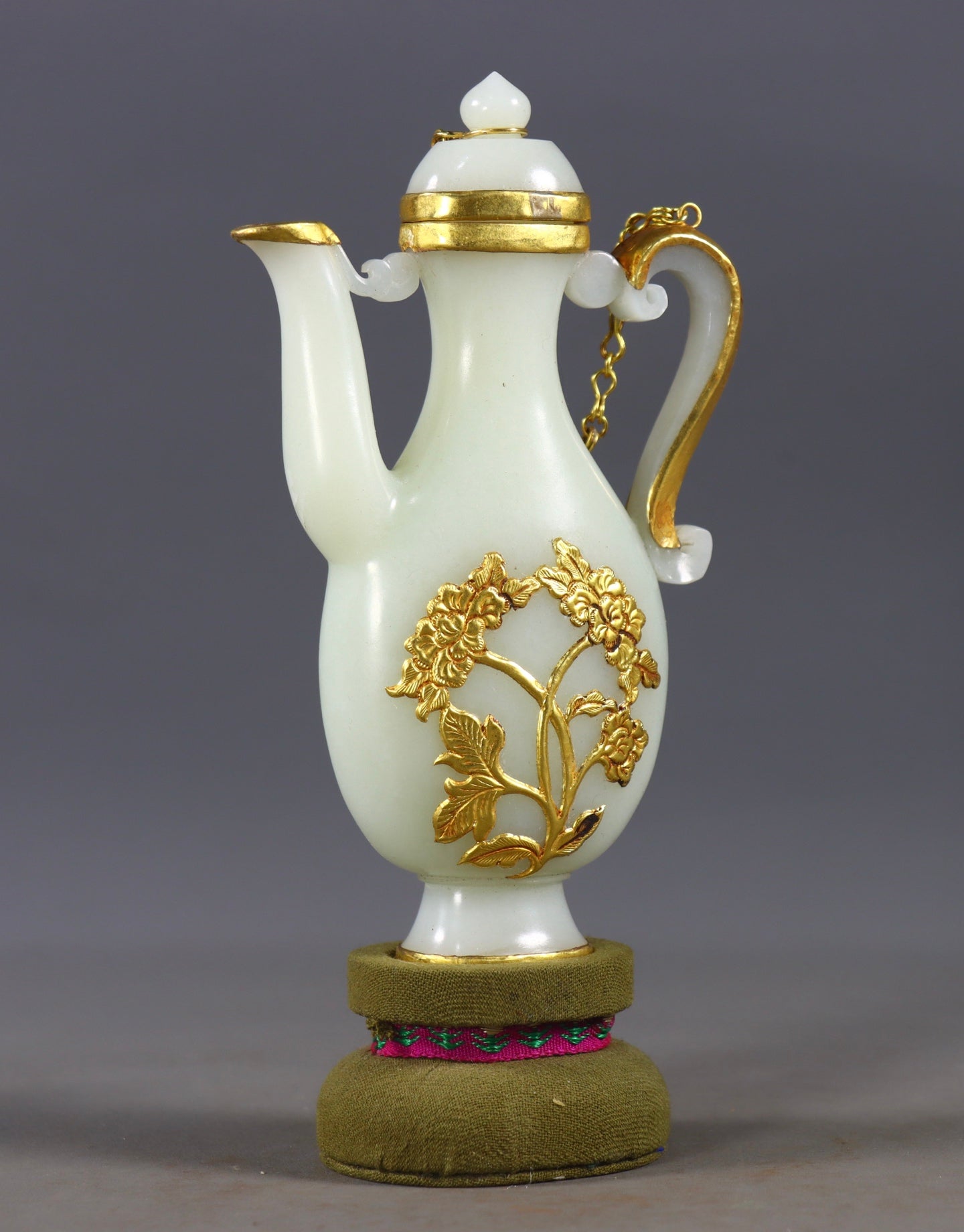 A0666 Chinese Inlaying Gold Edge Hetian Jade Wine Pot