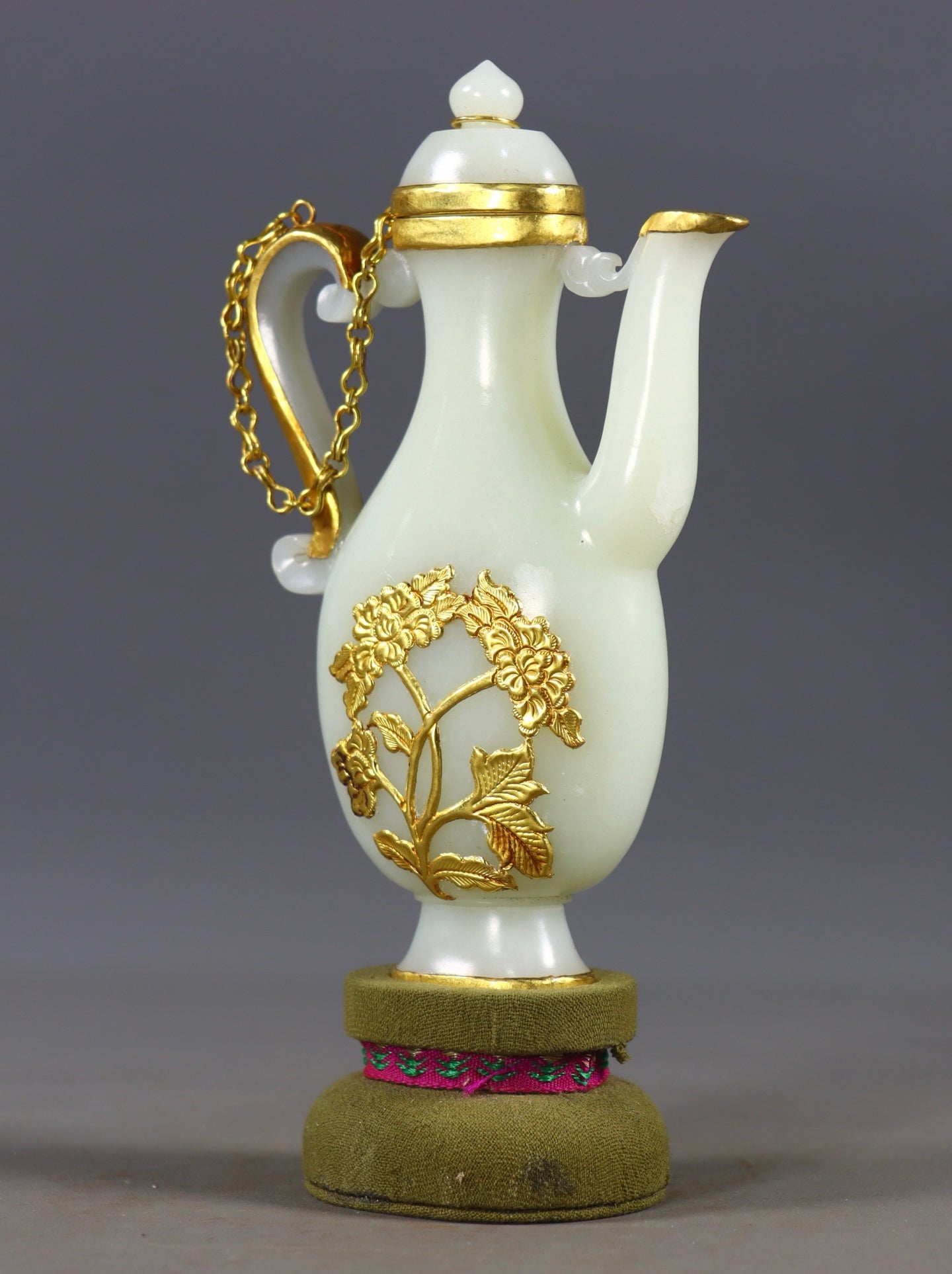 A0666 Chinese Inlaying Gold Edge Hetian Jade Wine Pot