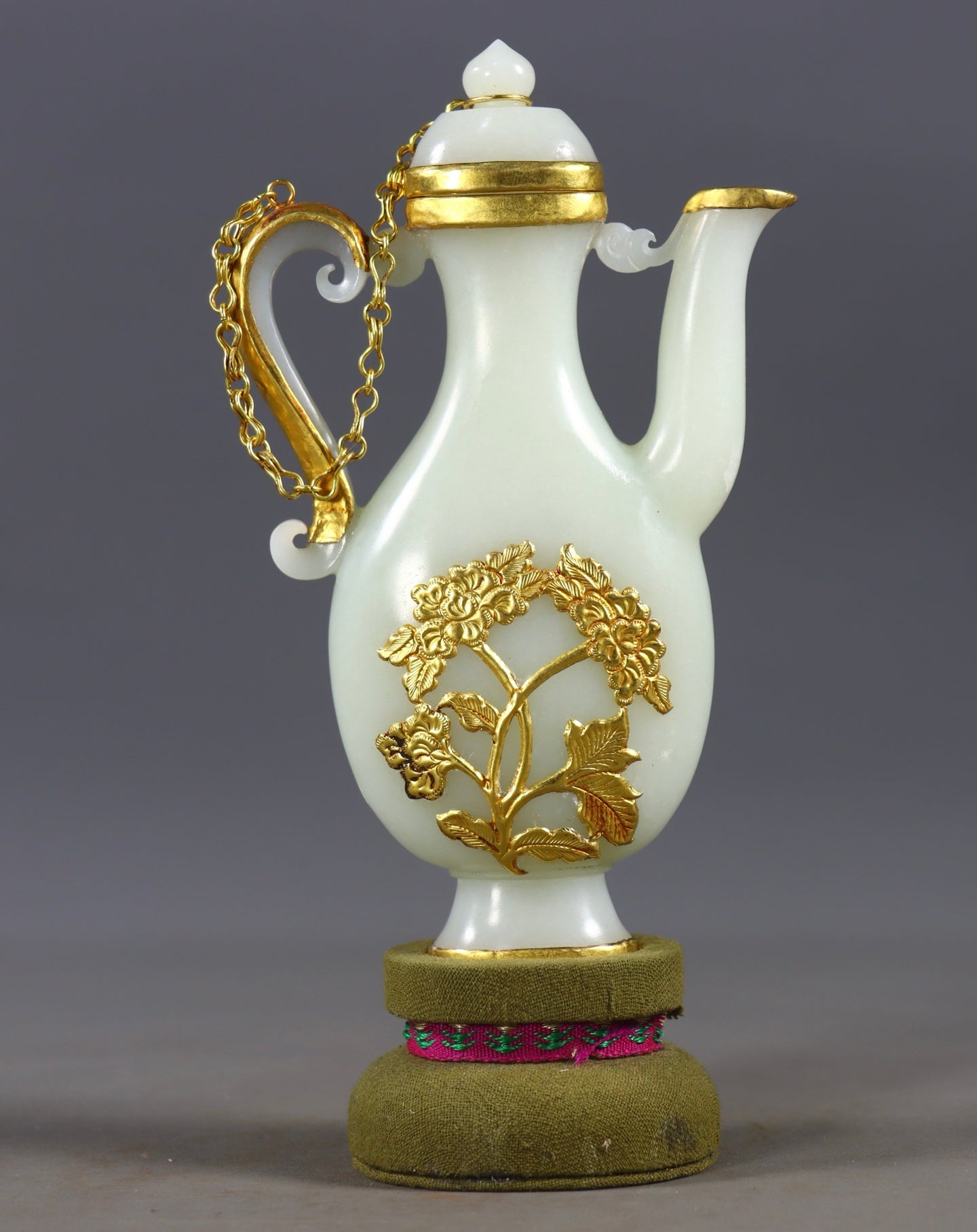 A0666 Chinese Inlaying Gold Edge Hetian Jade Wine Pot