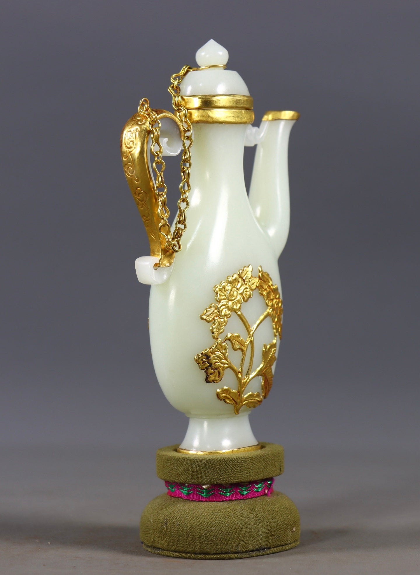 A0666 Chinese Inlaying Gold Edge Hetian Jade Wine Pot