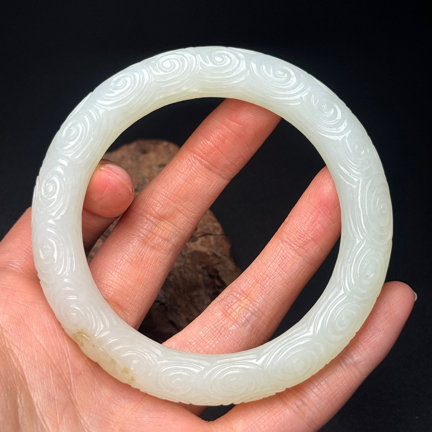 A0667 Inside Diameter 61 MM Chinese Hetian Jade Clouds Design Bracelet