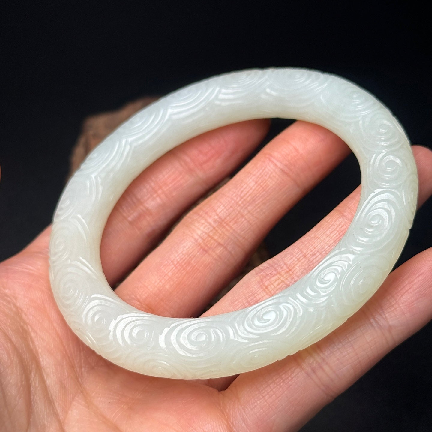 A0667 Inside Diameter 61 MM Chinese Hetian Jade Clouds Design Bracelet