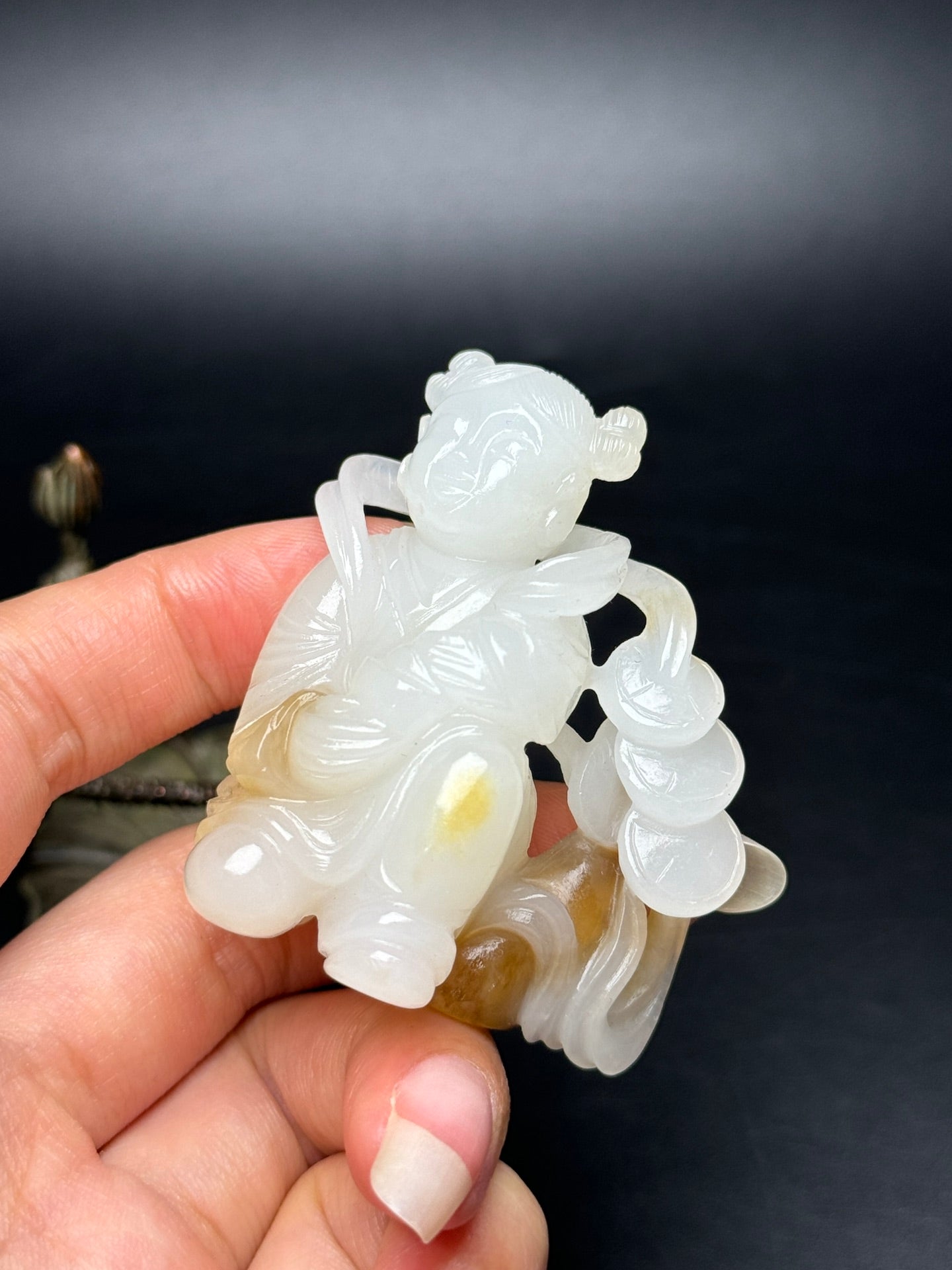 A0672 Superb Chinese Hetian Jade Carved Urchin Statue/Pendant