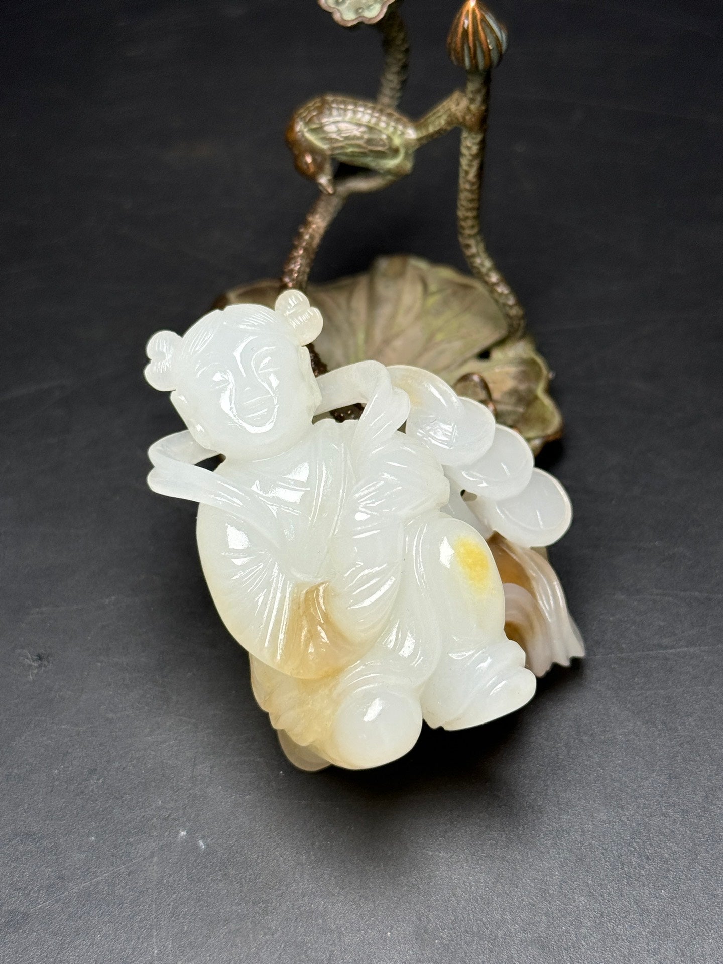 A0672 Superb Chinese Hetian Jade Carved Urchin Statue/Pendant