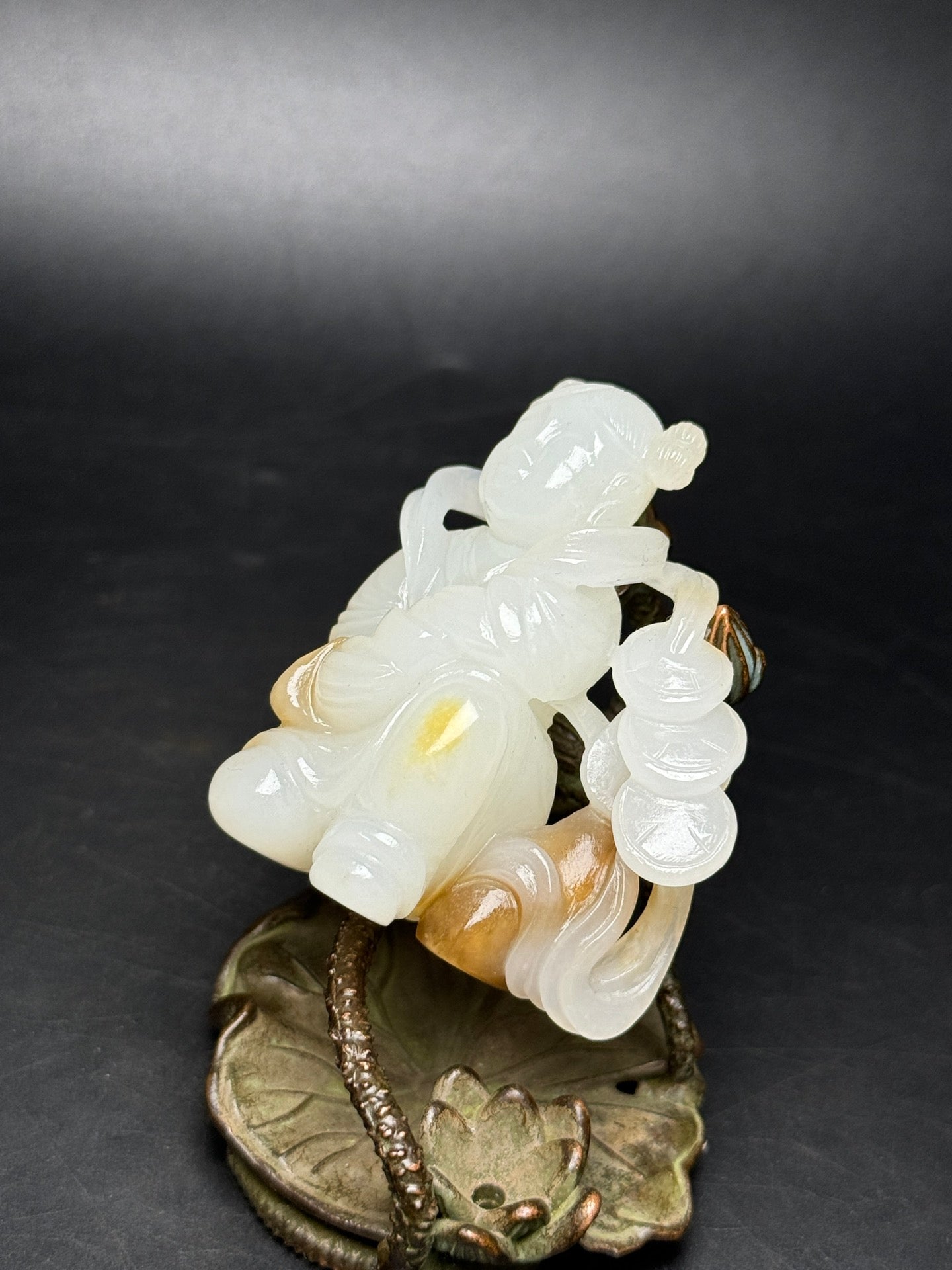 A0672 Superb Chinese Hetian Jade Carved Urchin Statue/Pendant