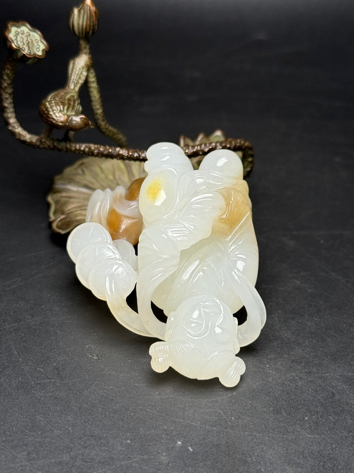 A0672 Superb Chinese Hetian Jade Carved Urchin Statue/Pendant