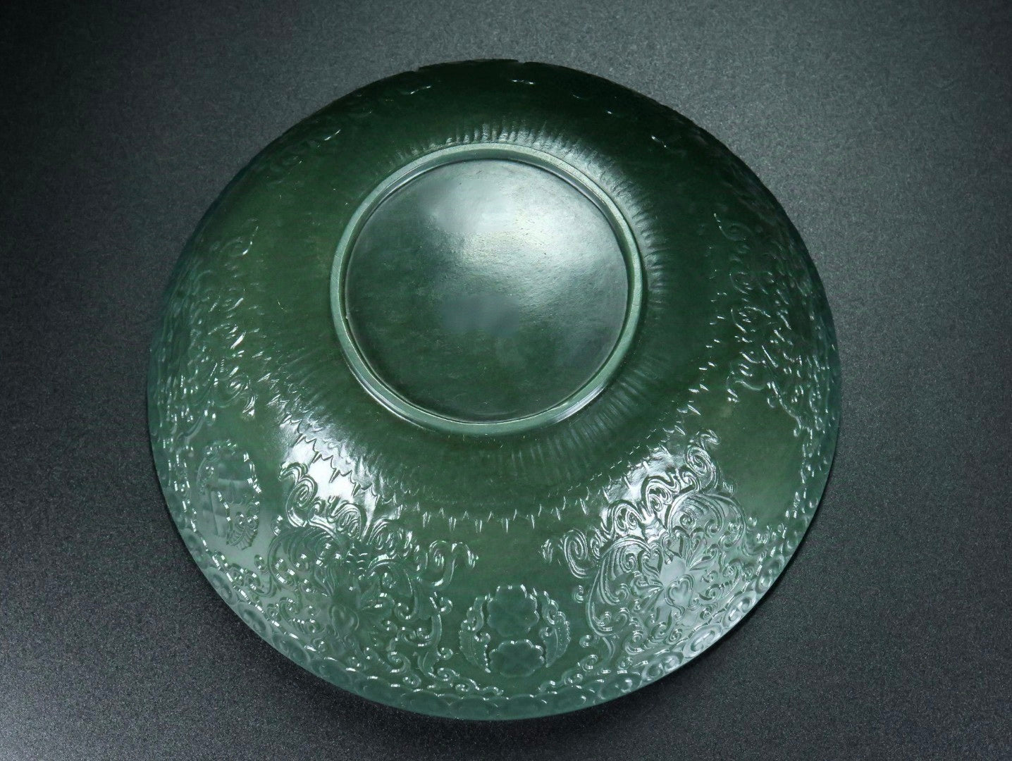 A0674 Chinese Green Hetian Jade Low Relief Flowers Design Bowl