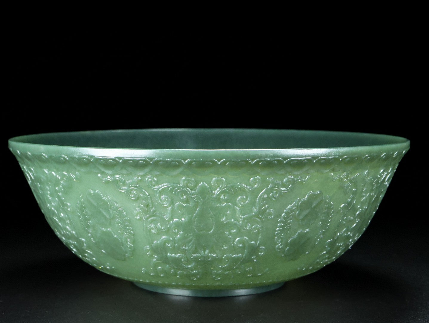 A0674 Chinese Green Hetian Jade Low Relief Flowers Design Bowl