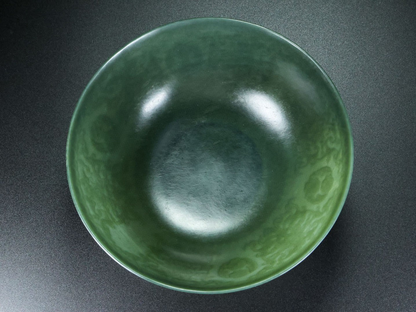 A0674 Chinese Green Hetian Jade Low Relief Flowers Design Bowl