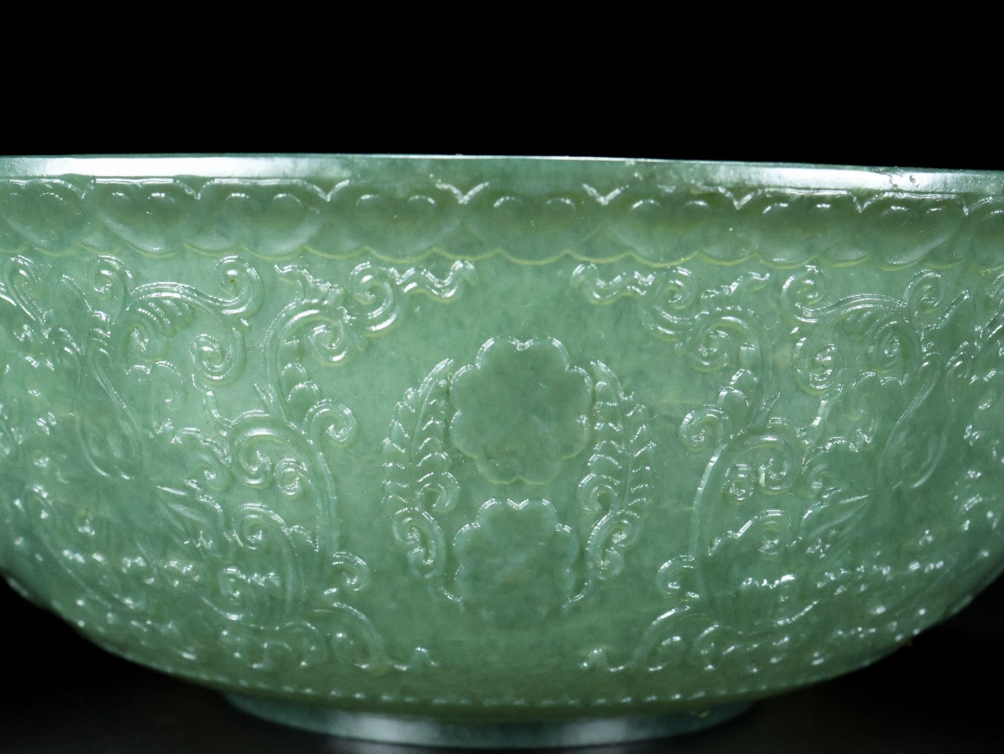 A0674 Chinese Green Hetian Jade Low Relief Flowers Design Bowl