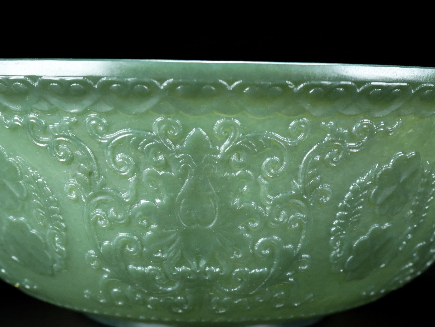 A0674 Chinese Green Hetian Jade Low Relief Flowers Design Bowl