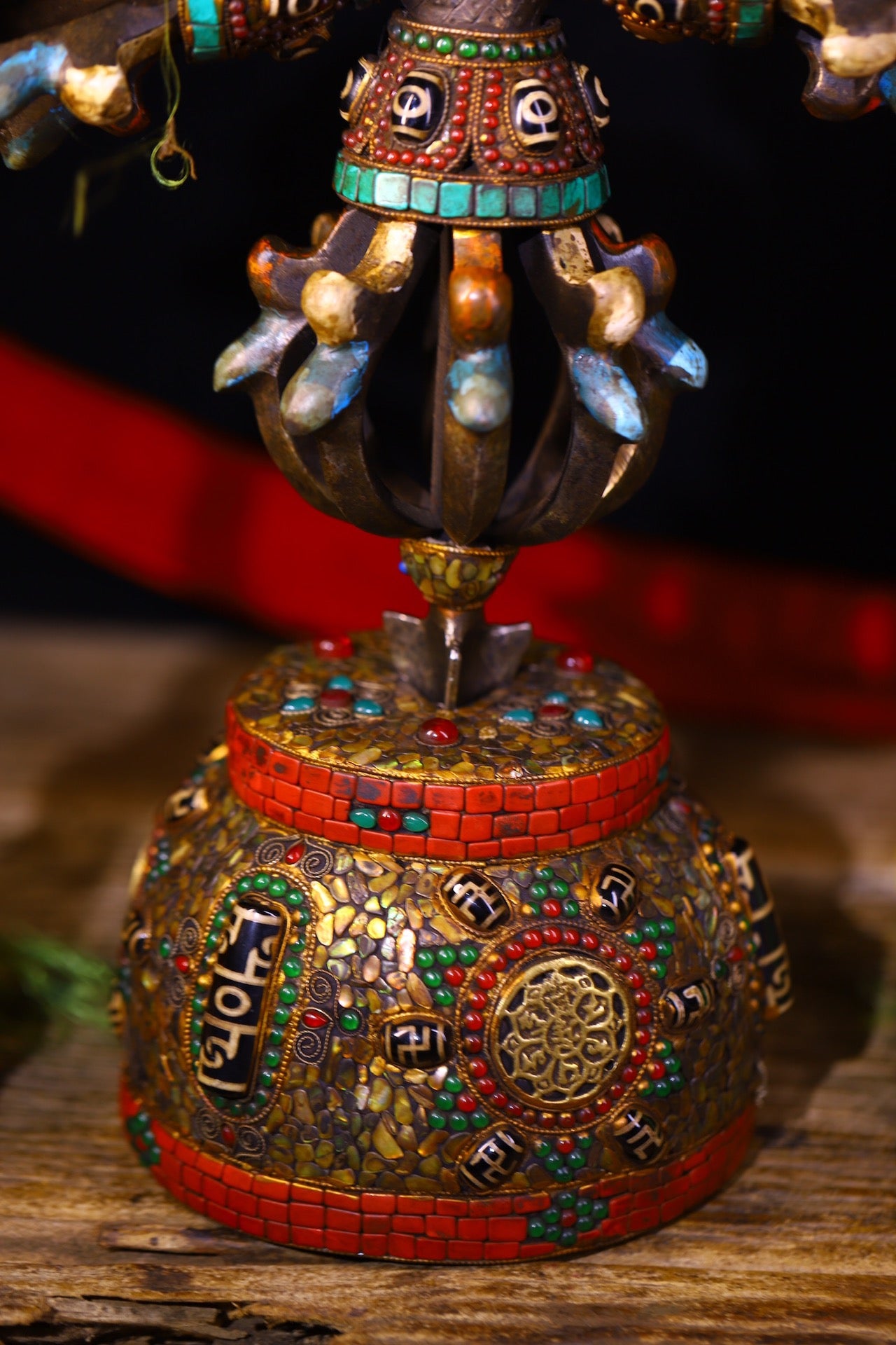 A0678 Tibetan Buddhism Gilt Gold Copper Inlay DZI Agate & Gem Dharma-vessel Statue