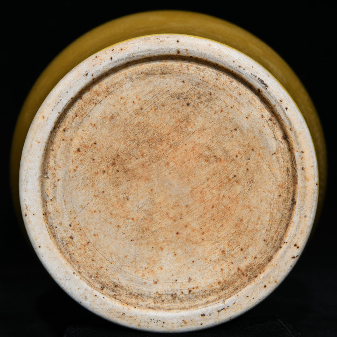 A0682 Chinese Yellow Glaze Clouds Dragon Design Porcelain Vase