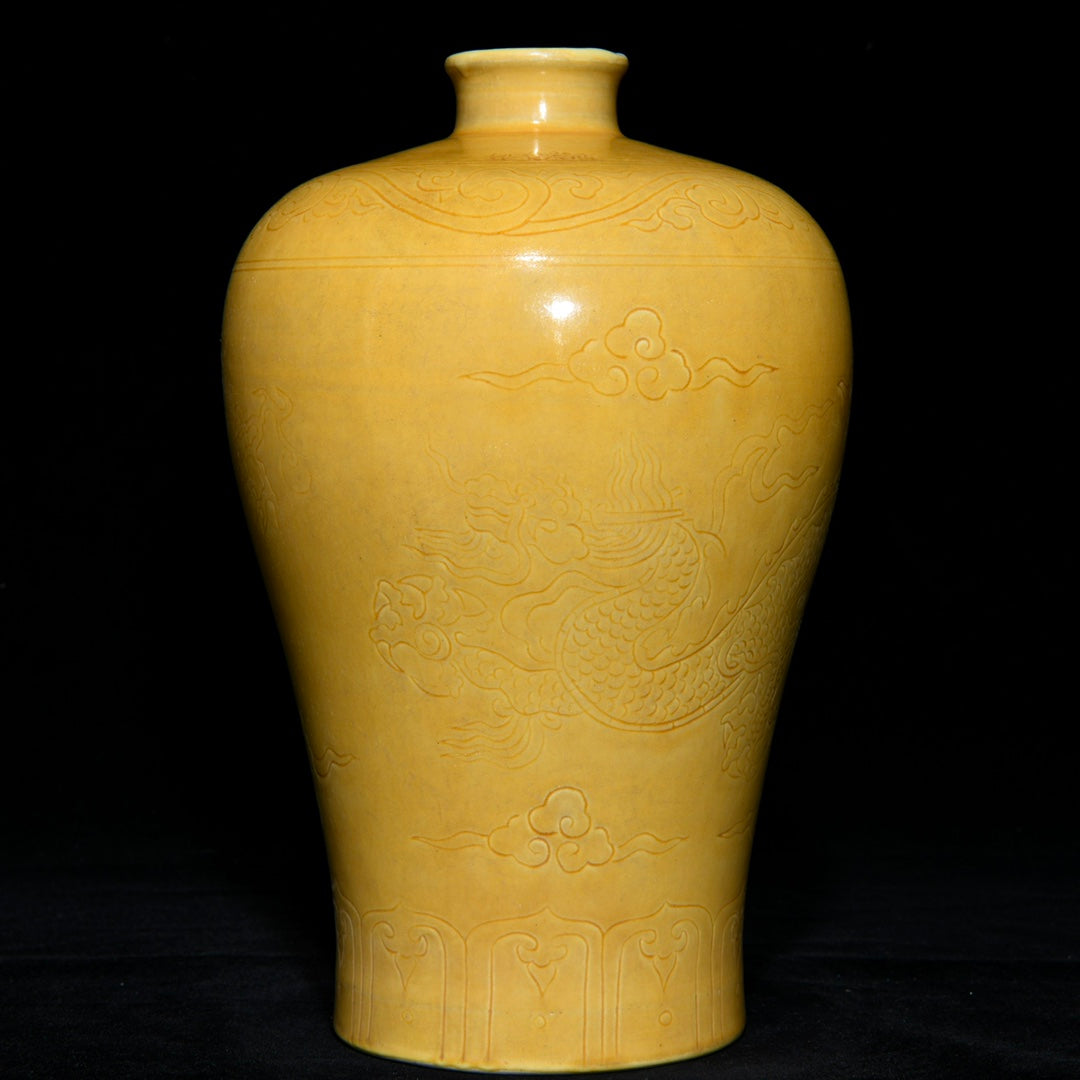 A0682 Chinese Yellow Glaze Clouds Dragon Design Porcelain Vase
