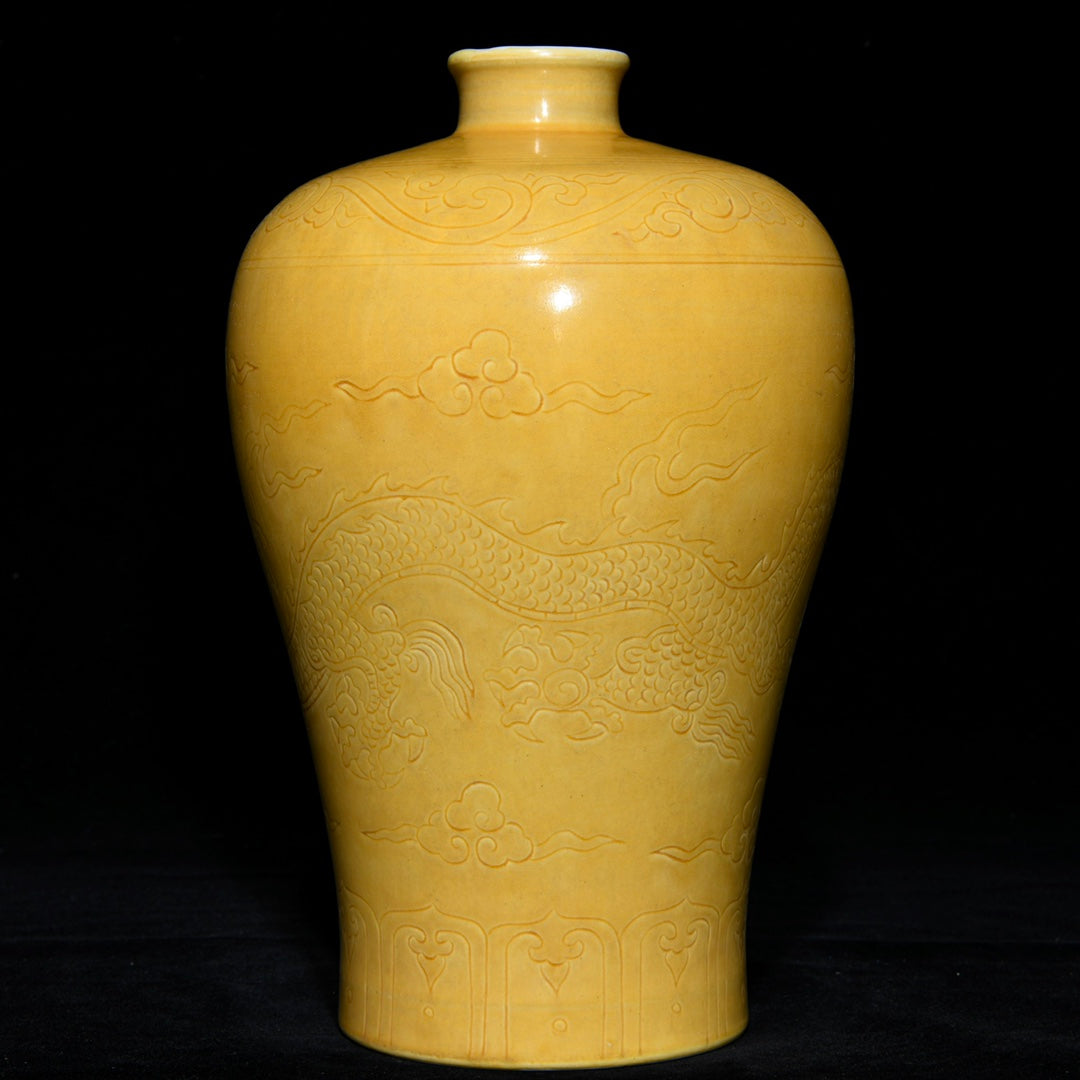 A0682 Chinese Yellow Glaze Clouds Dragon Design Porcelain Vase