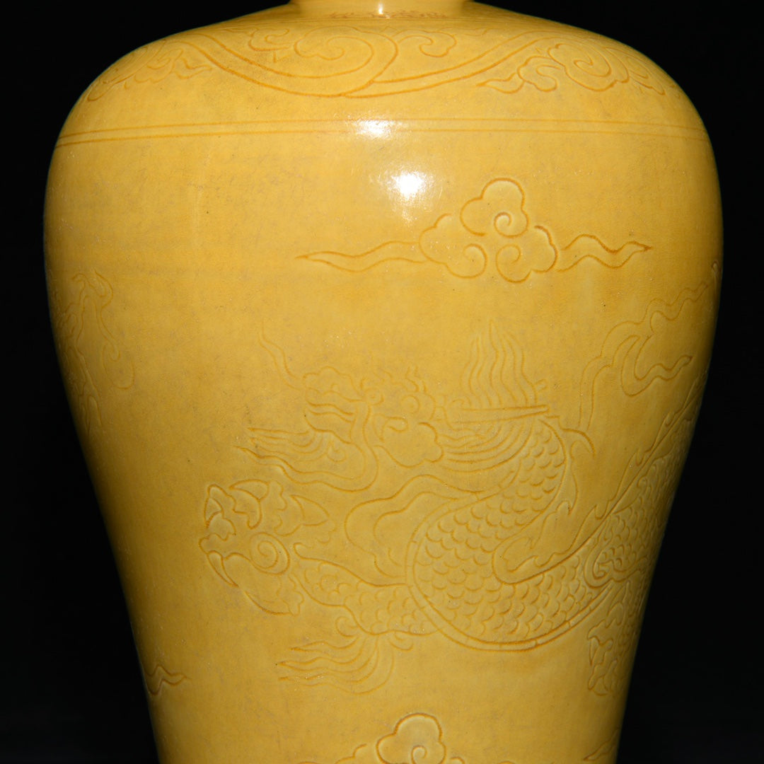 A0682 Chinese Yellow Glaze Clouds Dragon Design Porcelain Vase