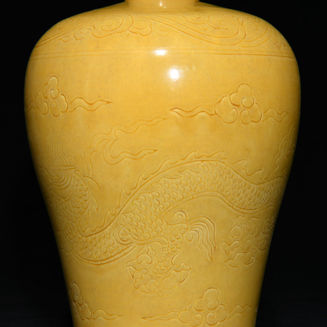 A0682 Chinese Yellow Glaze Clouds Dragon Design Porcelain Vase