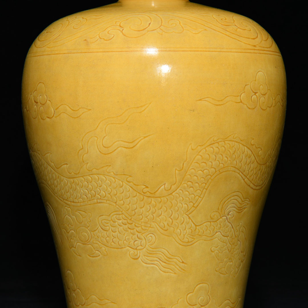 A0682 Chinese Yellow Glaze Clouds Dragon Design Porcelain Vase