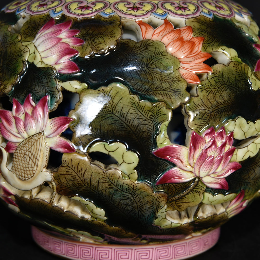 A0688 Openwork Chinese Gilt Gold Famille Rose Enamel Lotus Flower & Crane Design Porcelain Teapot