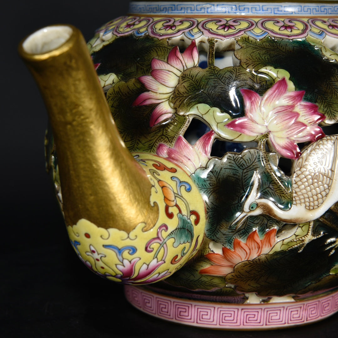 A0688 Openwork Chinese Gilt Gold Famille Rose Enamel Lotus Flower & Crane Design Porcelain Teapot