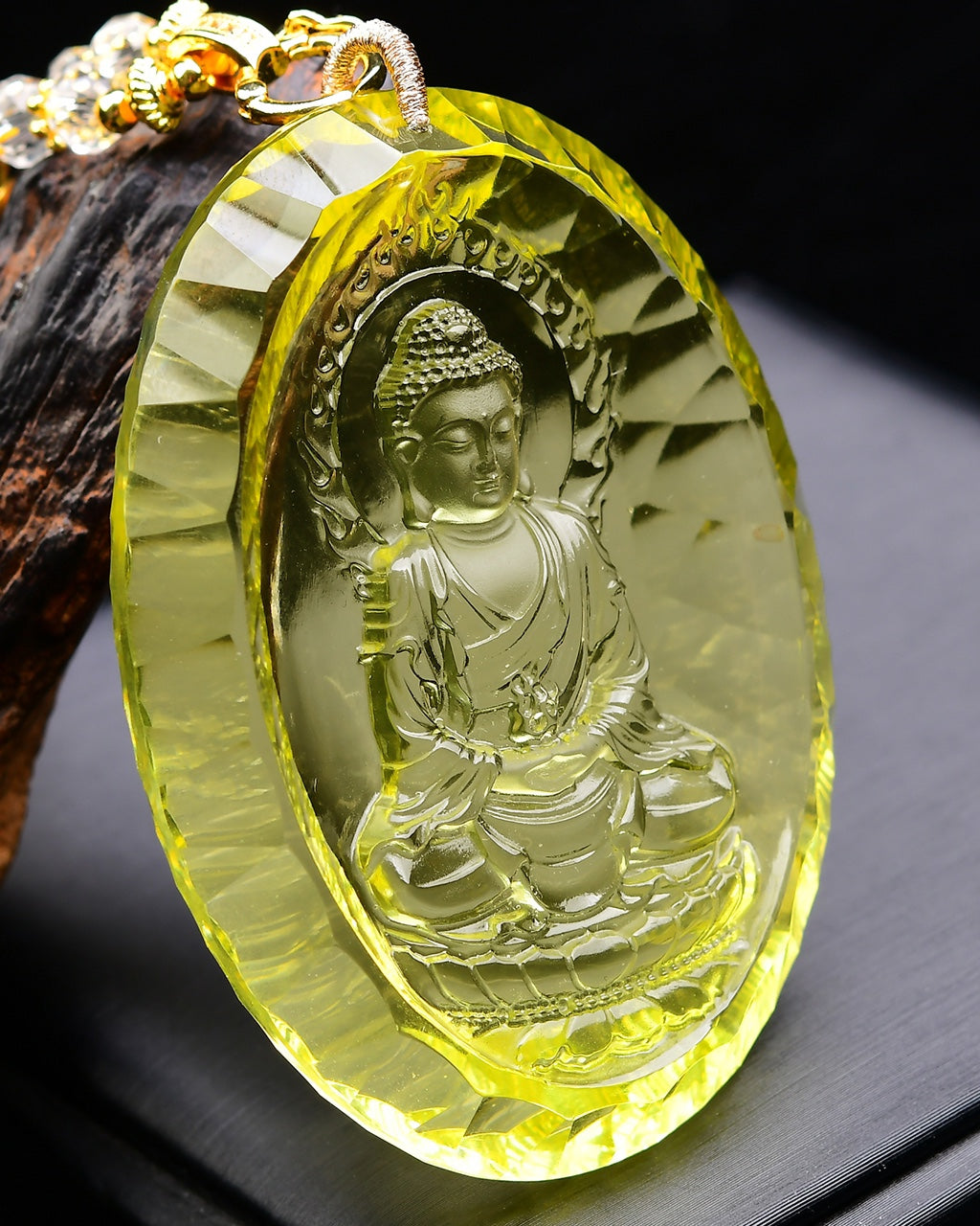 A0701 Exquisite Yellow Crystal Carved Siddhartha Buddha Pendant