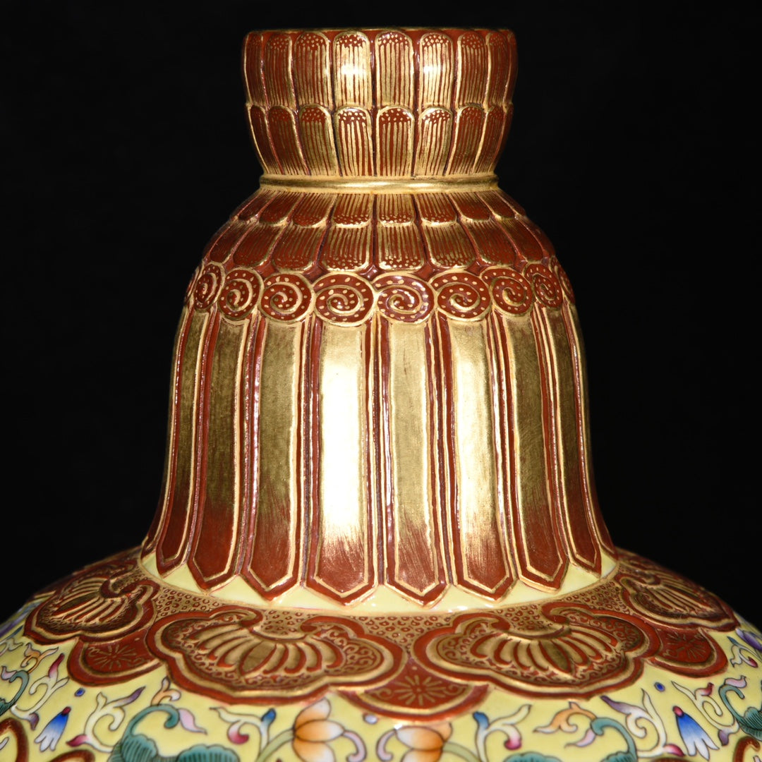 A0706 Chinese Gilt Gold Famille Rose Enamel Flowers Design Porcelain Vase