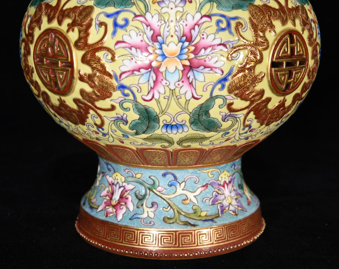 A0706 Chinese Gilt Gold Famille Rose Enamel Flowers Design Porcelain Vase