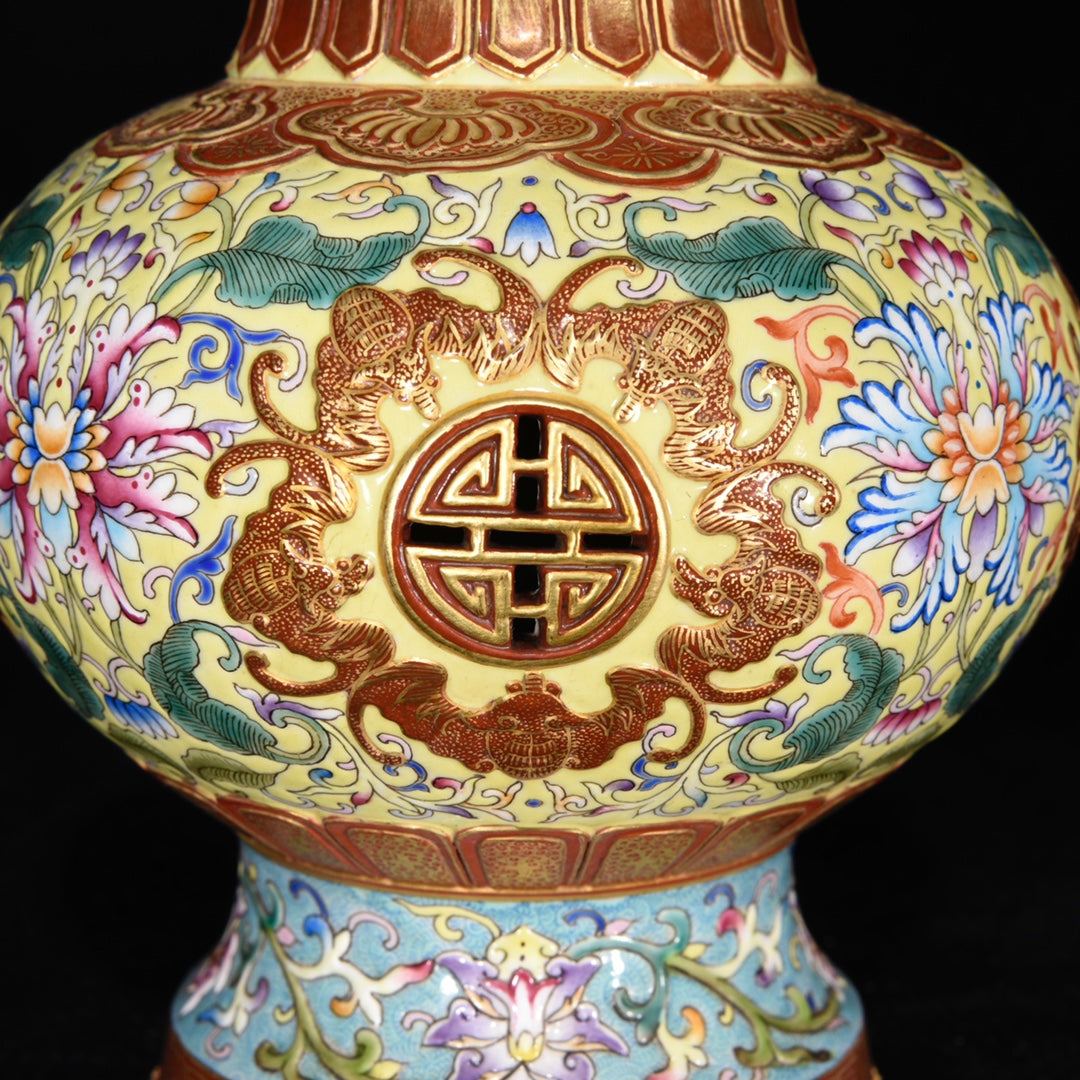 A0706 Chinese Gilt Gold Famille Rose Enamel Flowers Design Porcelain Vase