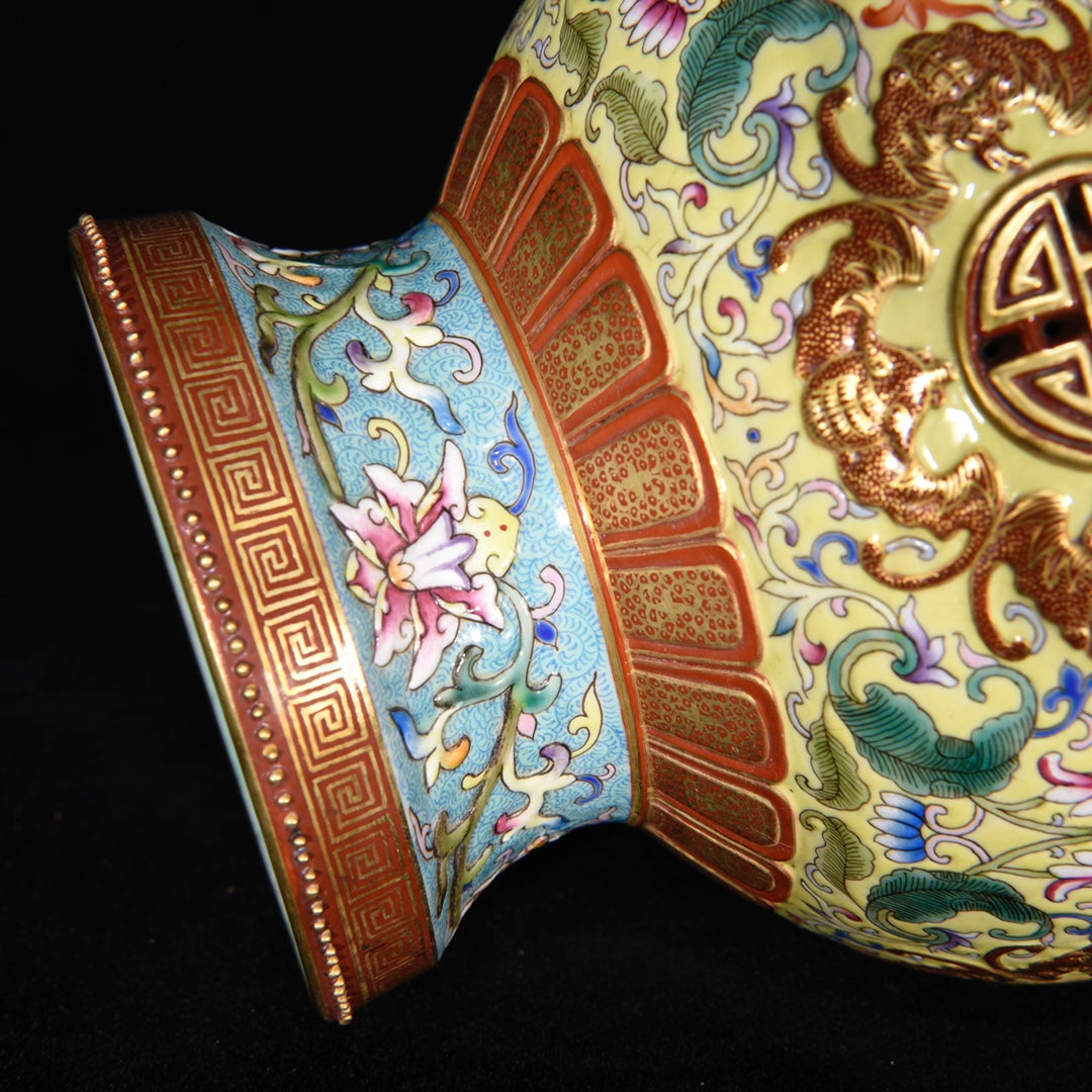 A0706 Chinese Gilt Gold Famille Rose Enamel Flowers Design Porcelain Vase