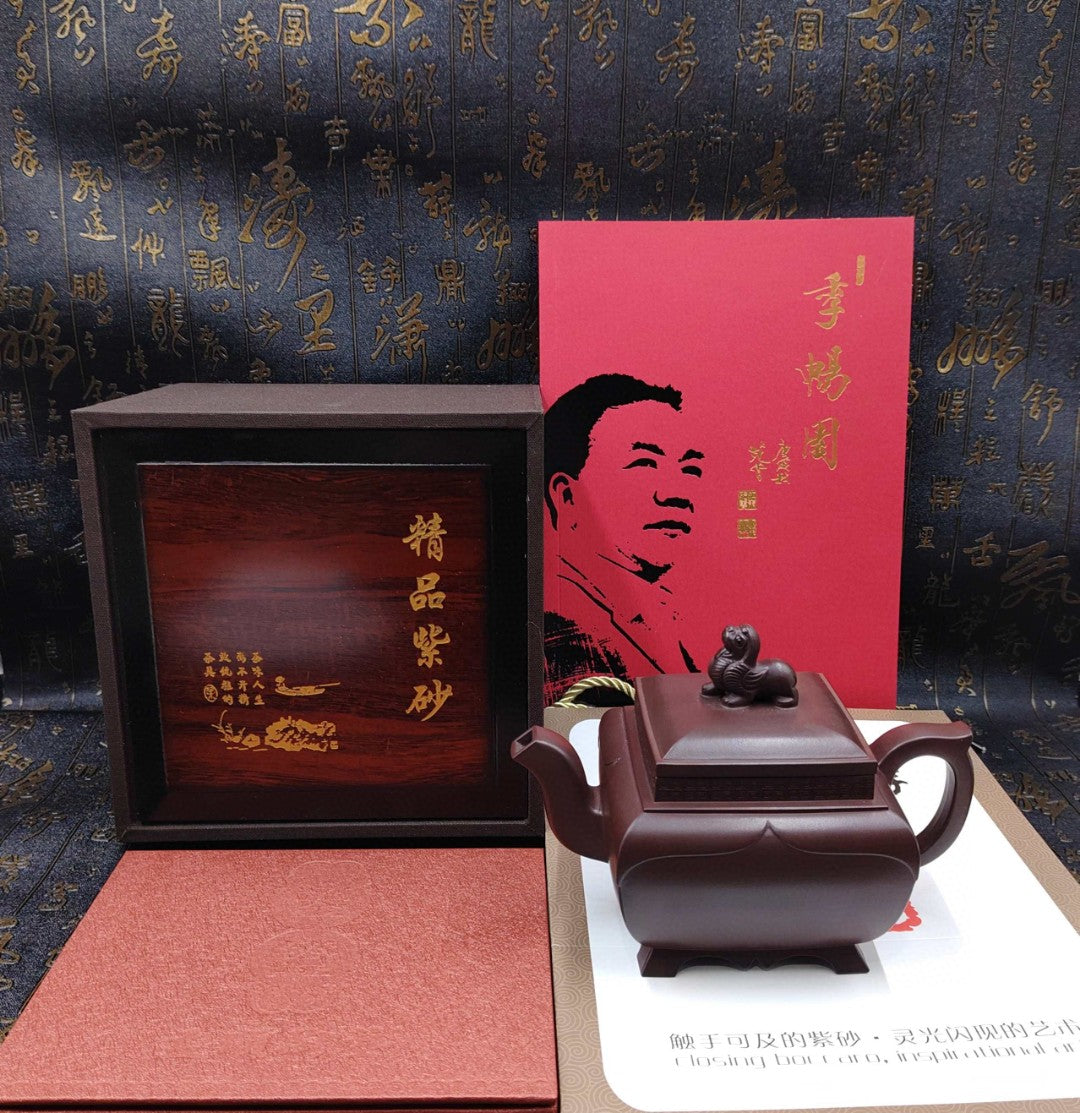 A0711 Chinese Yixing Zisha Clay Fortune Lion Teapot w Artist Signed